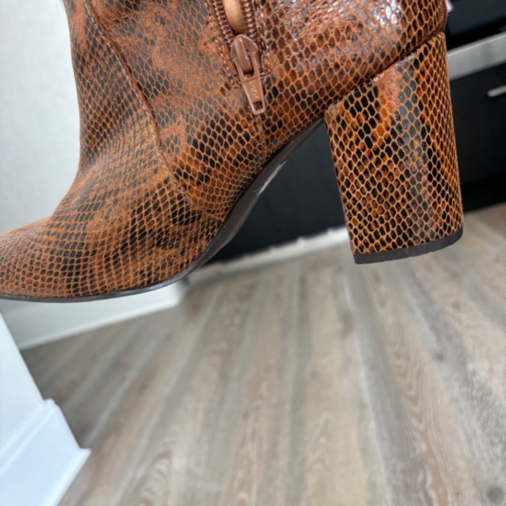 High Boots - Picture 2 of 3